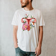 Laden Sie das Bild in den Galerie-Viewer, Gebärmutter Unisex T-Shirt - Floral

